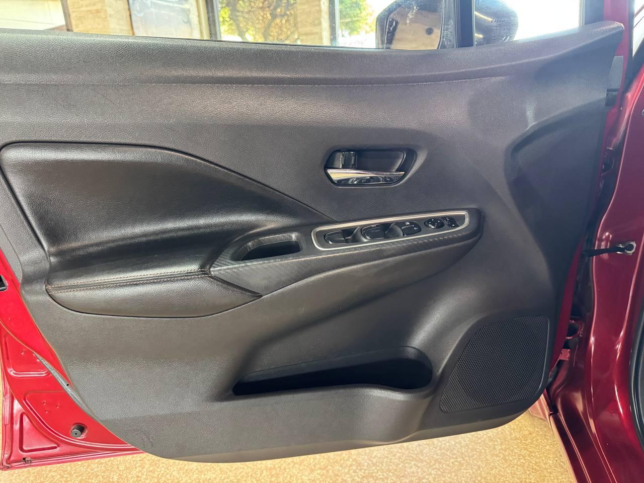 Nissan Versa SR CVT 2020