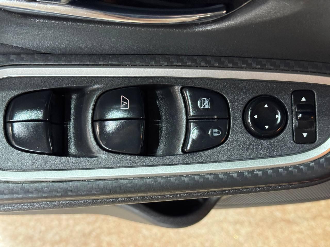 Nissan Versa SR CVT 2020