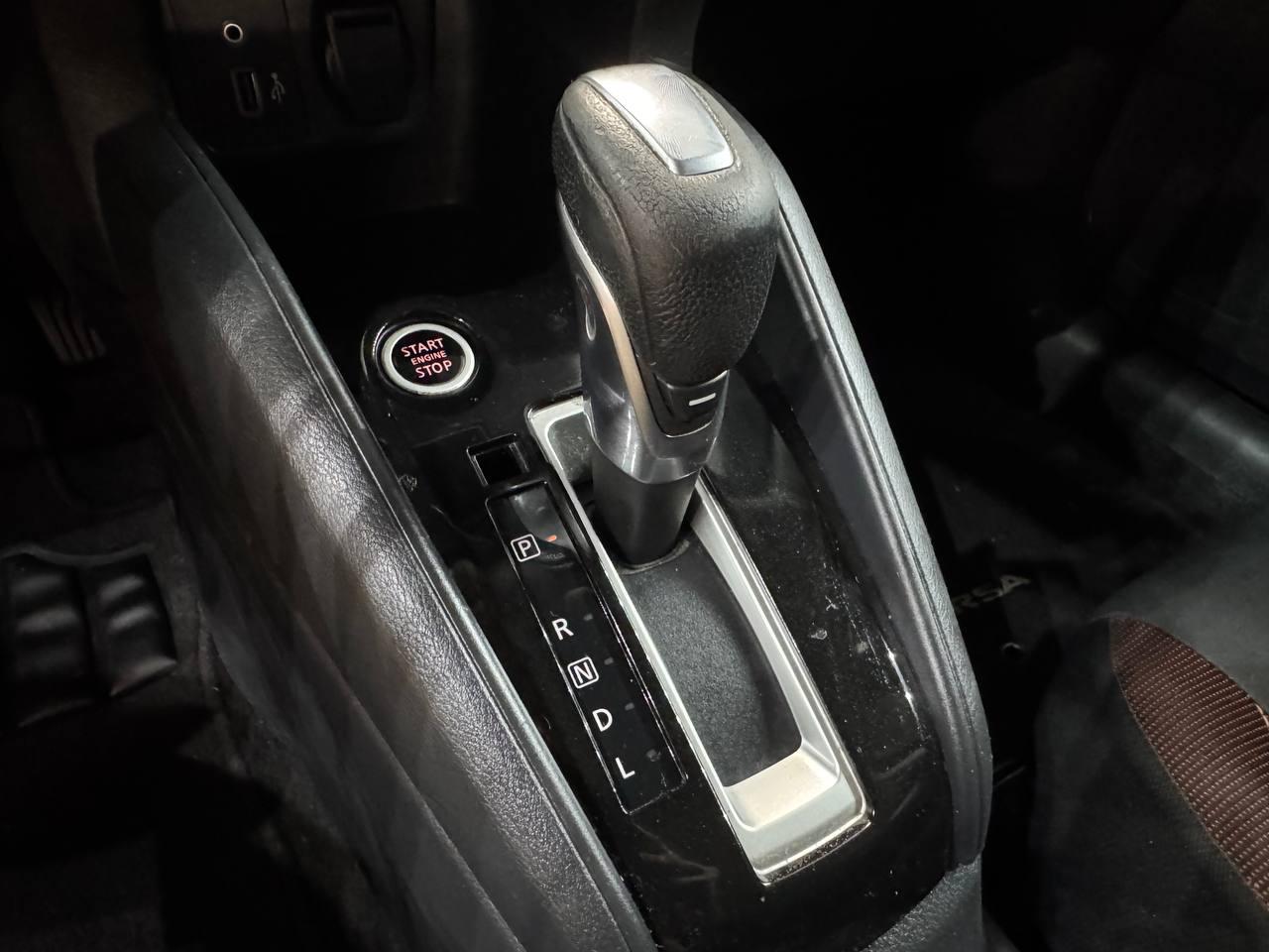 Nissan Versa SR CVT 2020