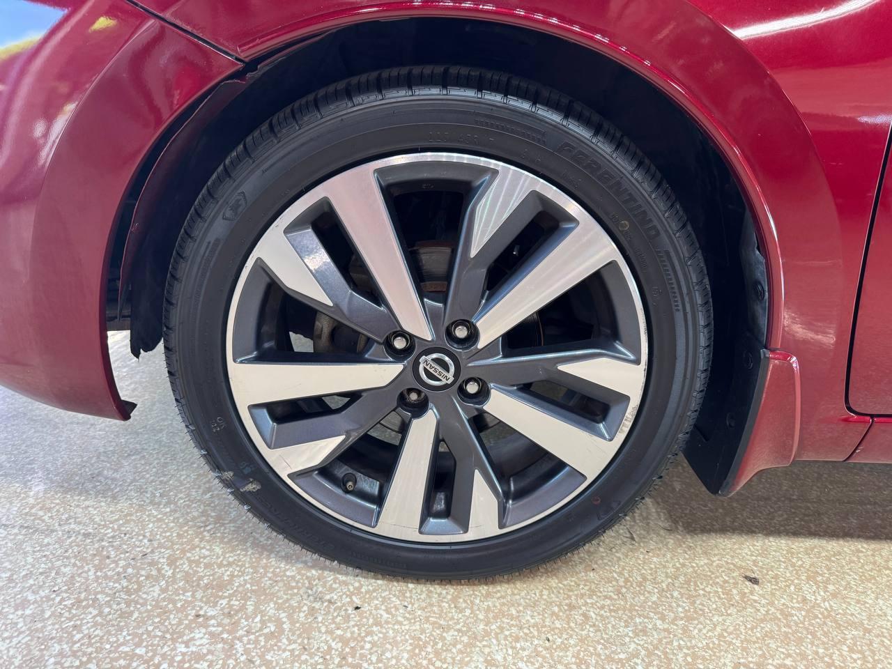 Nissan Versa SR CVT 2020
