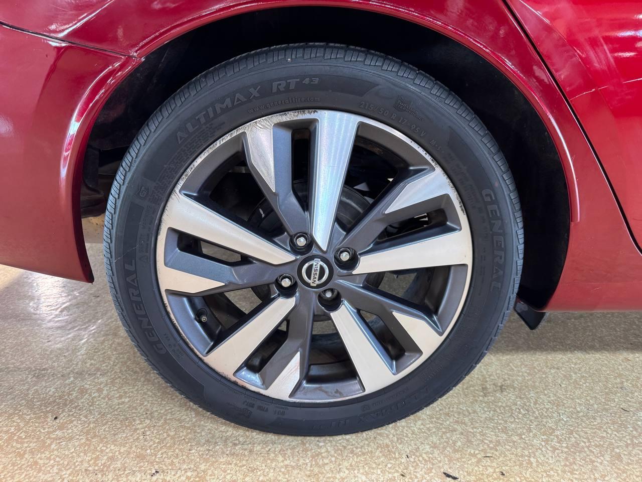 Nissan Versa SR CVT 2020
