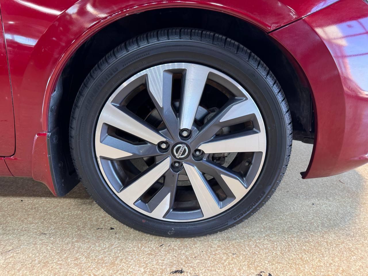 Nissan Versa SR CVT 2020