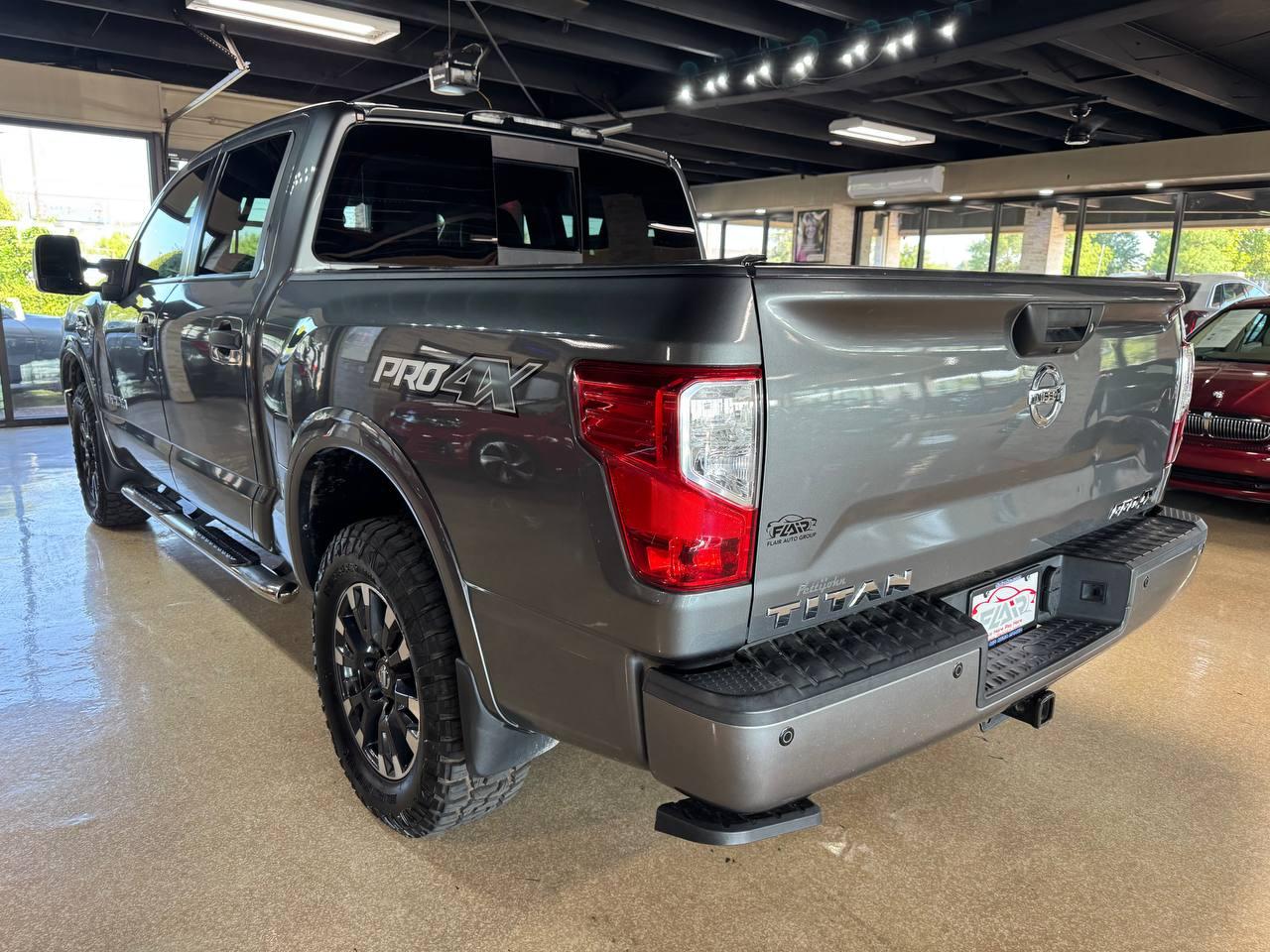 Nissan Titan 4x4 Crew Cab PRO-4X 2017