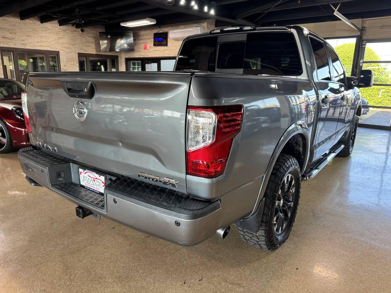 Nissan Titan 4x4 Crew Cab PRO-4X 2017