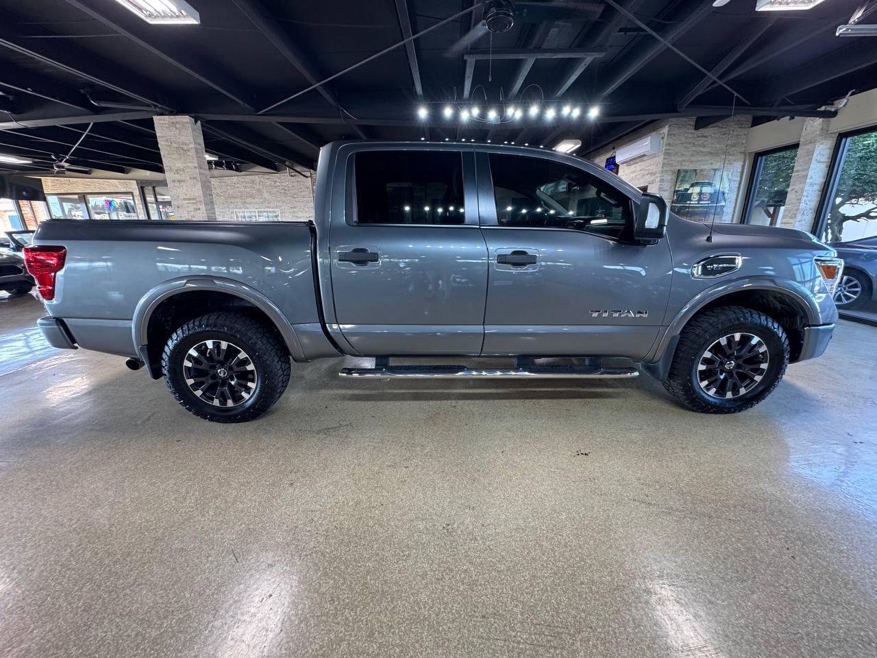Nissan Titan 4x4 Crew Cab PRO-4X 2017
