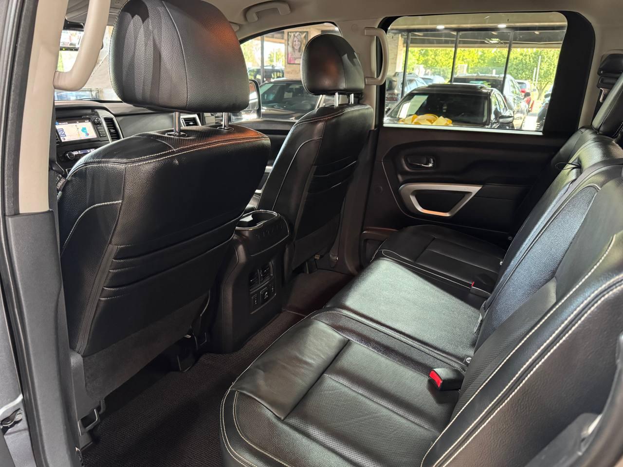 Nissan Titan 4x4 Crew Cab PRO-4X 2017