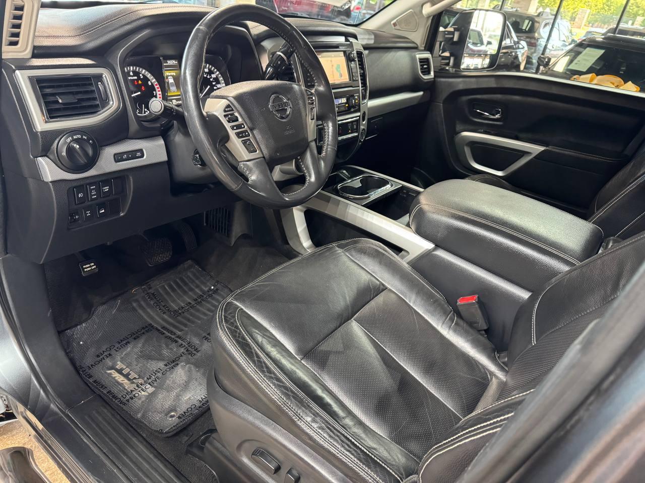 Nissan Titan 4x4 Crew Cab PRO-4X 2017