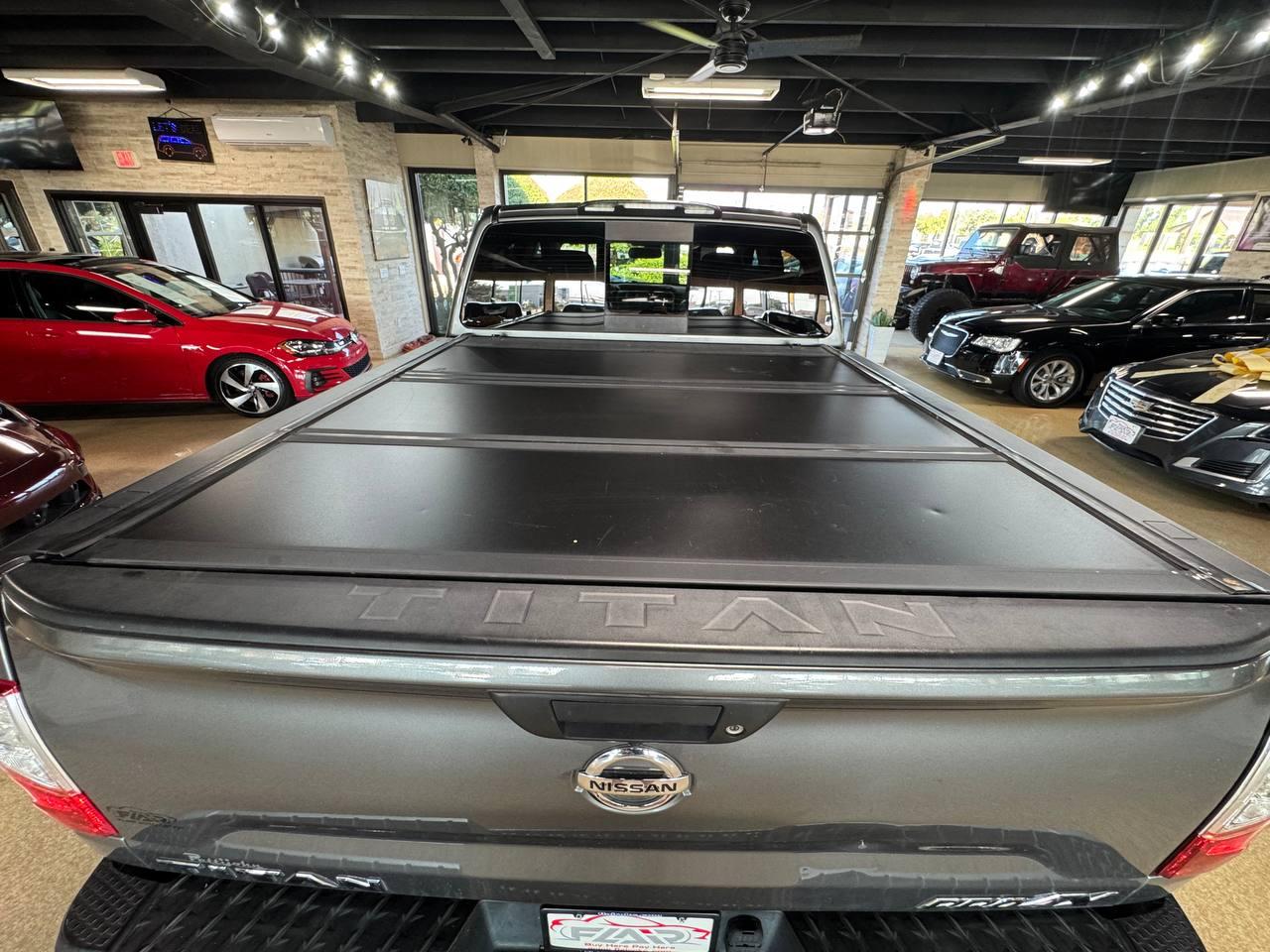 Nissan Titan 4x4 Crew Cab PRO-4X 2017