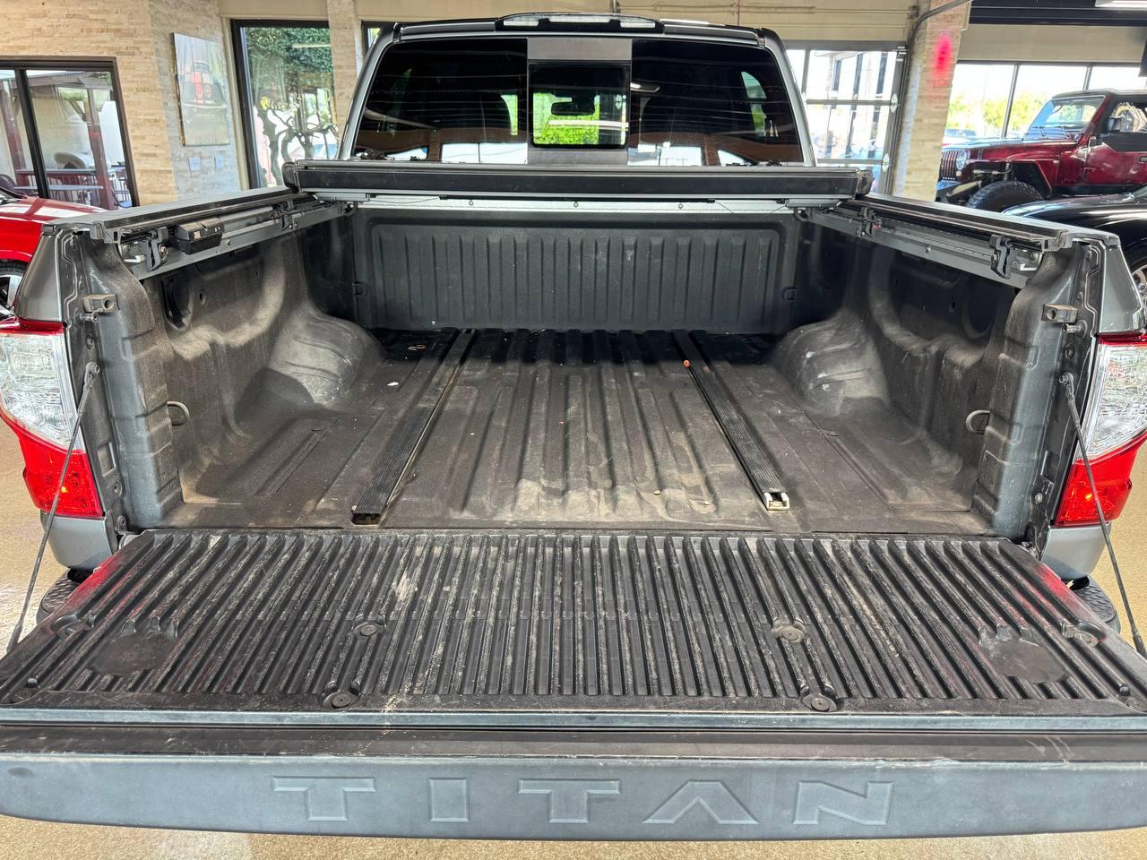Nissan Titan 4x4 Crew Cab PRO-4X 2017