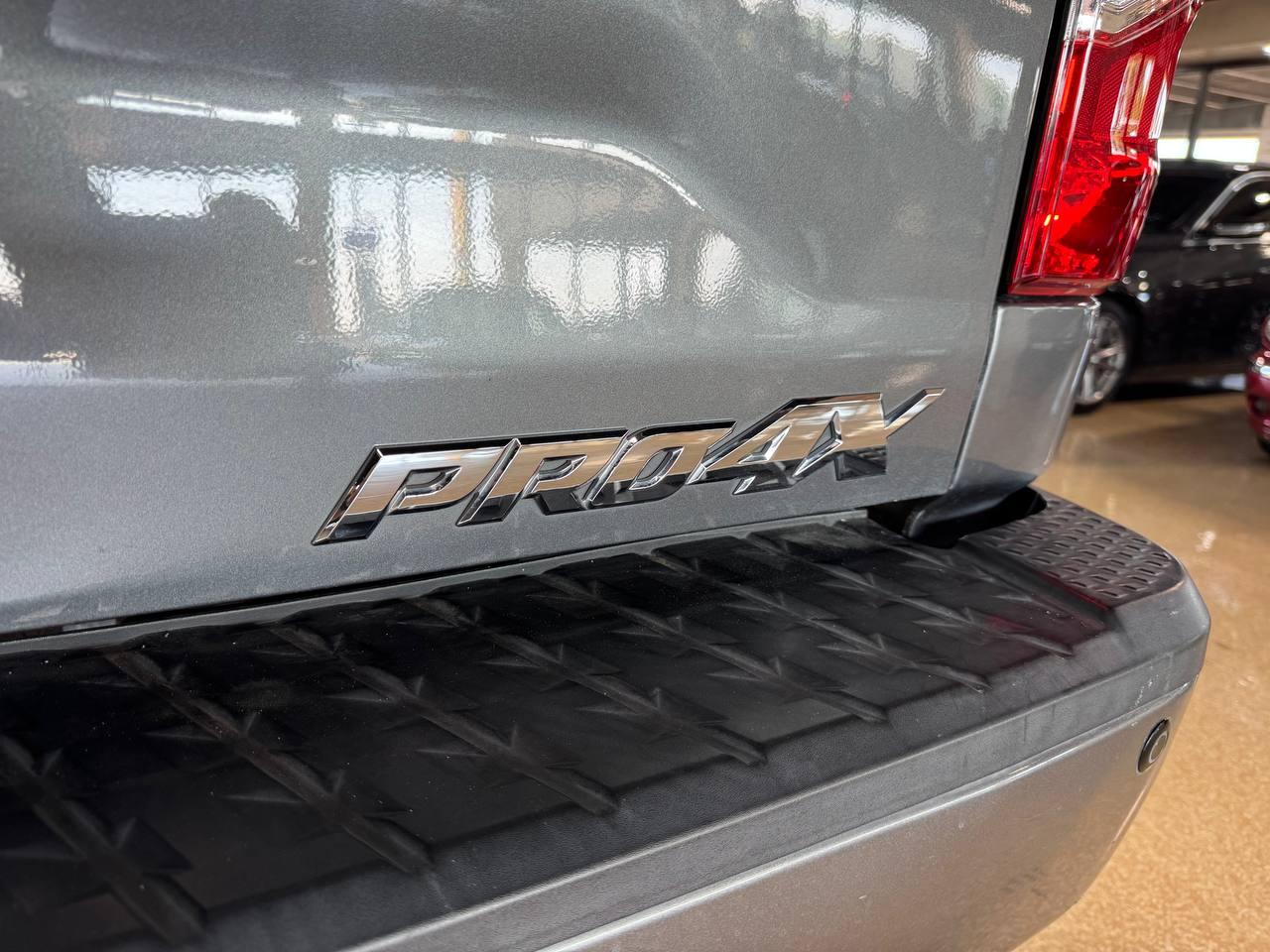 Nissan Titan 4x4 Crew Cab PRO-4X 2017