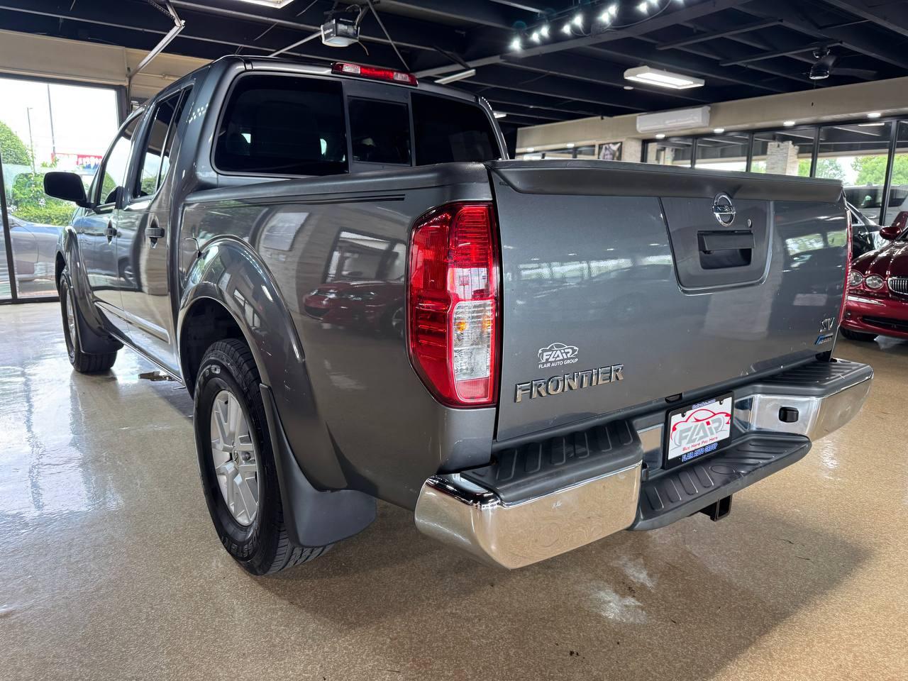 Nissan Frontier Crew Cab 4x2 SV V6 Auto 2018