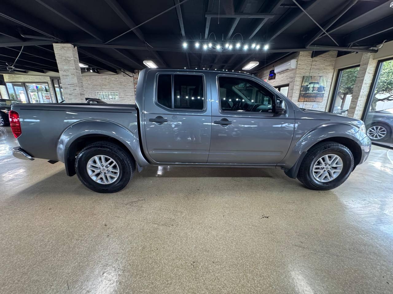 Nissan Frontier Crew Cab 4x2 SV V6 Auto 2018