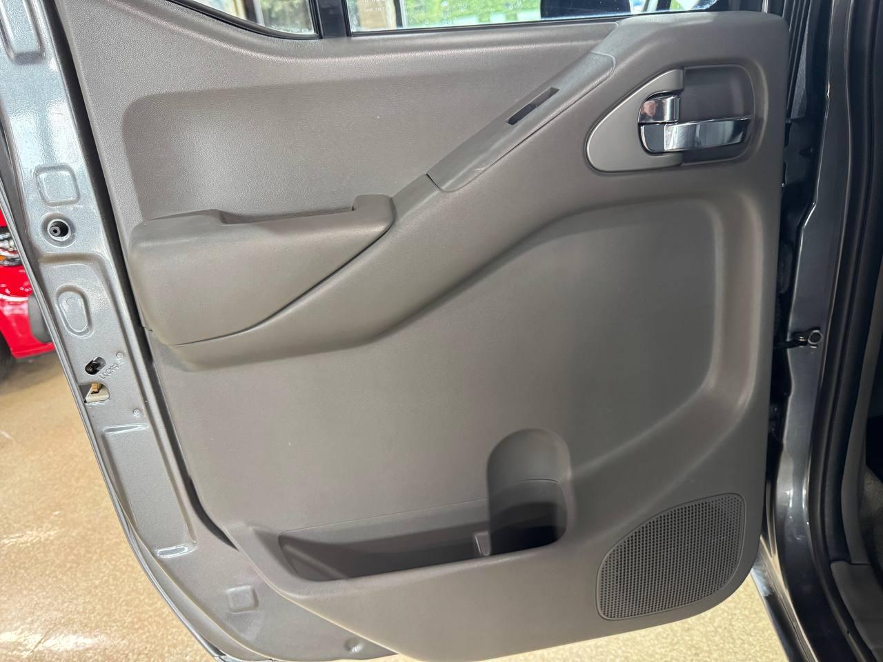 Nissan Frontier Crew Cab 4x2 SV V6 Auto 2018