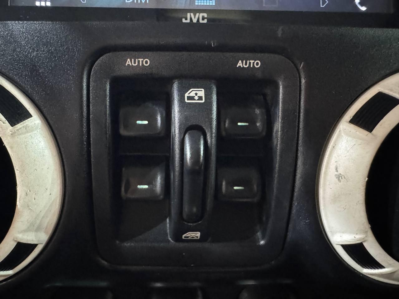 Jeep Wrangler Unlimited 4WD 4dr Arctic *Ltd Avail* 2012