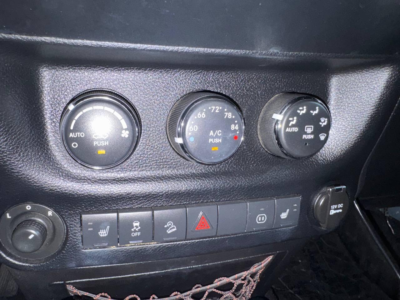 Jeep Wrangler Unlimited 4WD 4dr Arctic *Ltd Avail* 2012