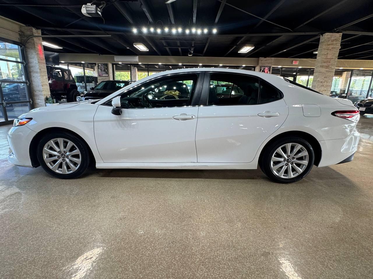 Toyota Camry LE Auto (Natl) 2018