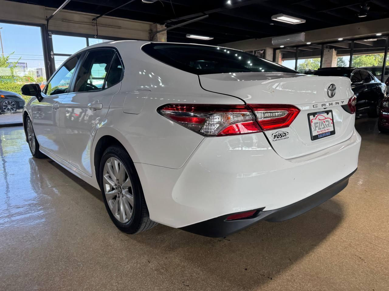 Toyota Camry LE Auto (Natl) 2018