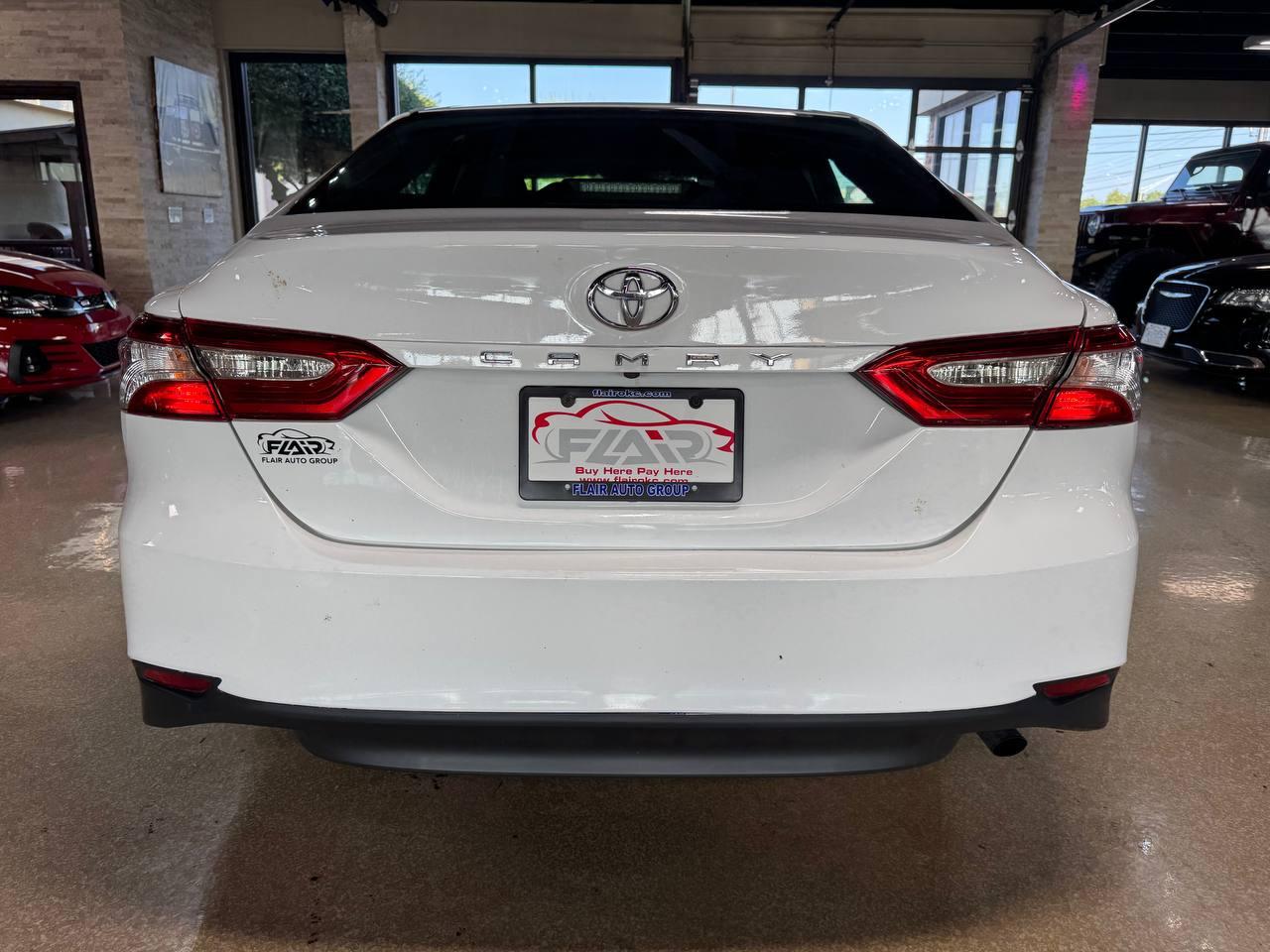 Toyota Camry LE Auto (Natl) 2018