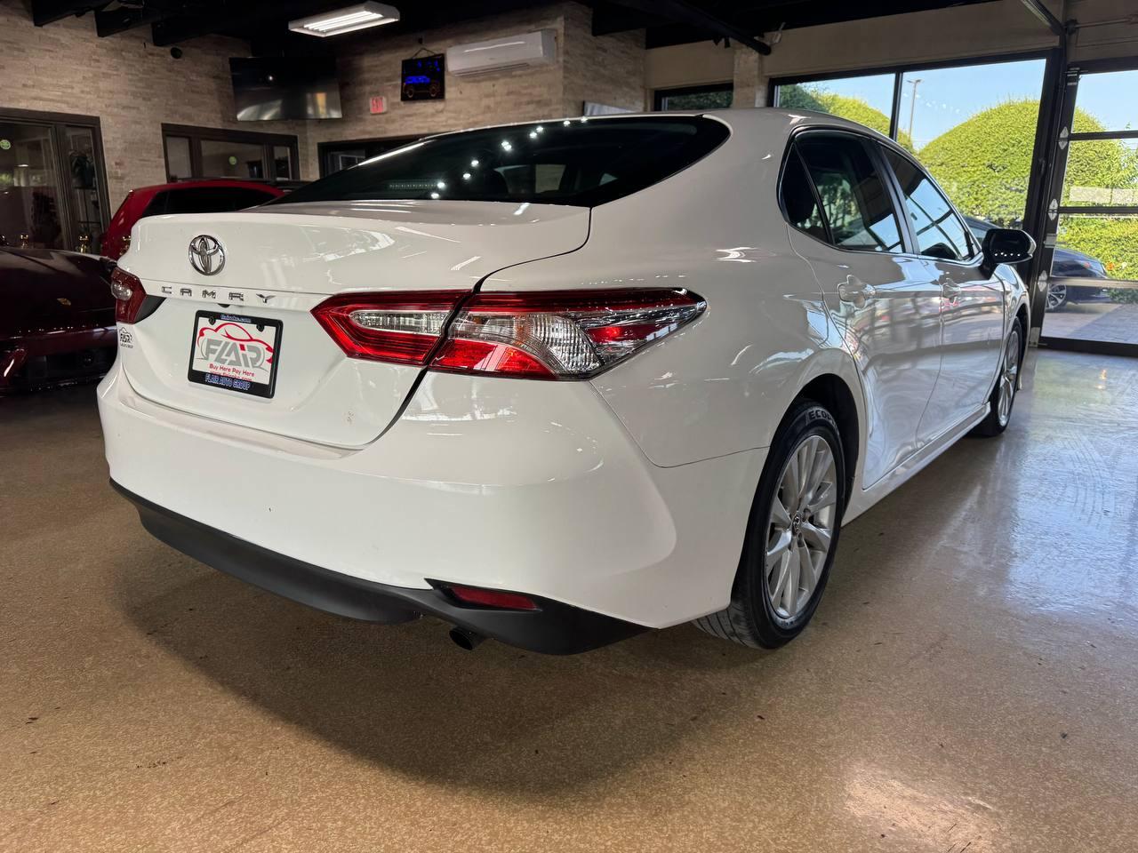 Toyota Camry LE Auto (Natl) 2018