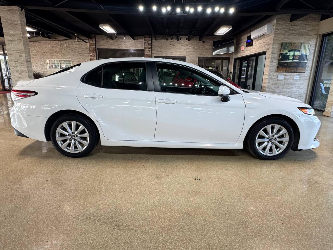 Toyota Camry LE Auto (Natl) 2018