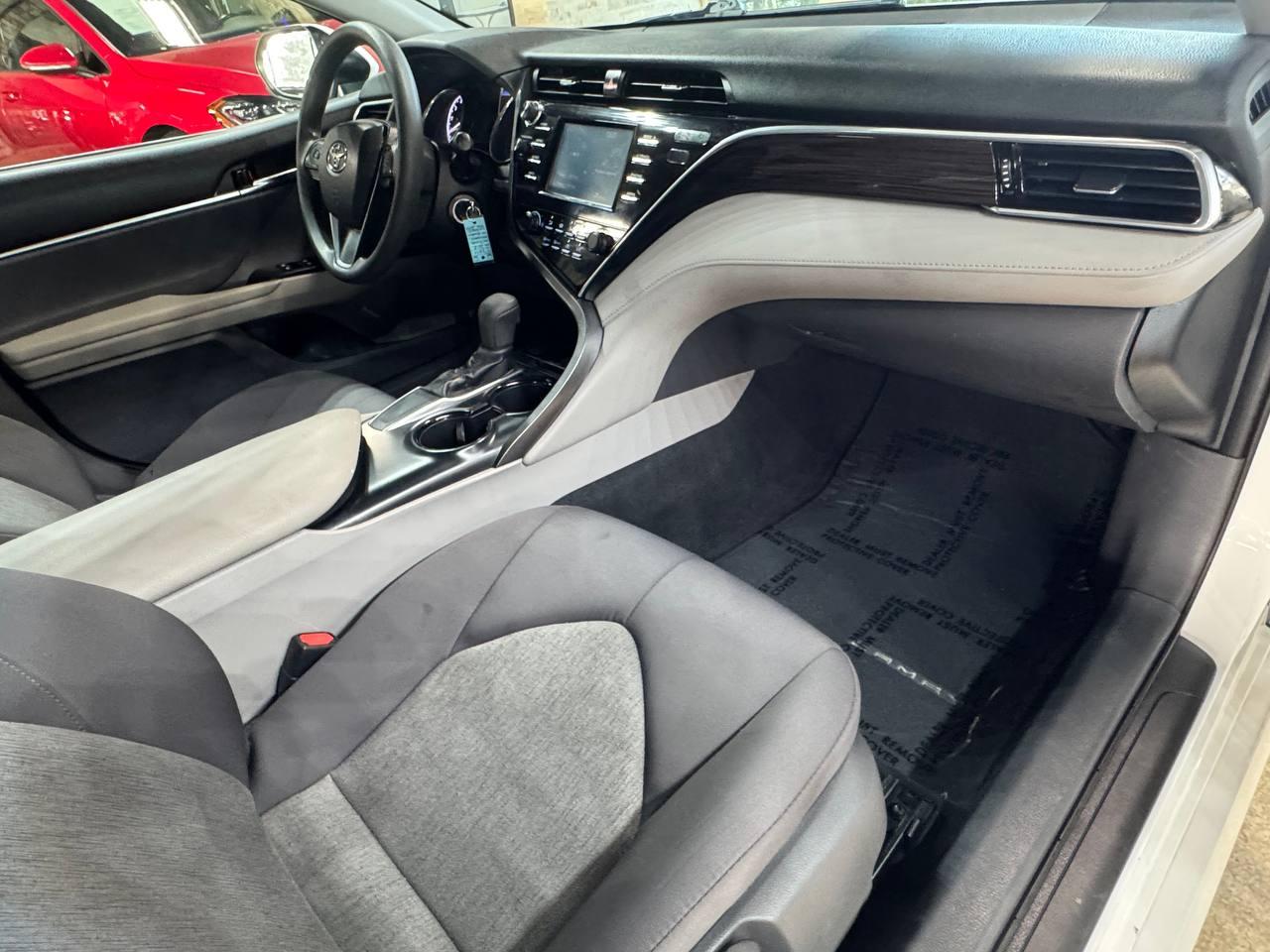 Toyota Camry LE Auto (Natl) 2018