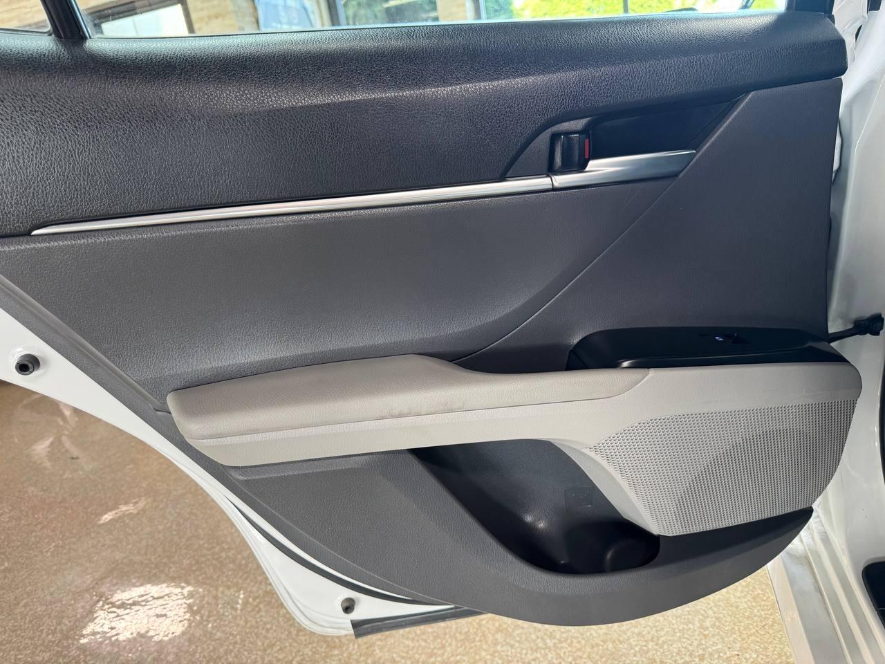 Toyota Camry LE Auto (Natl) 2018