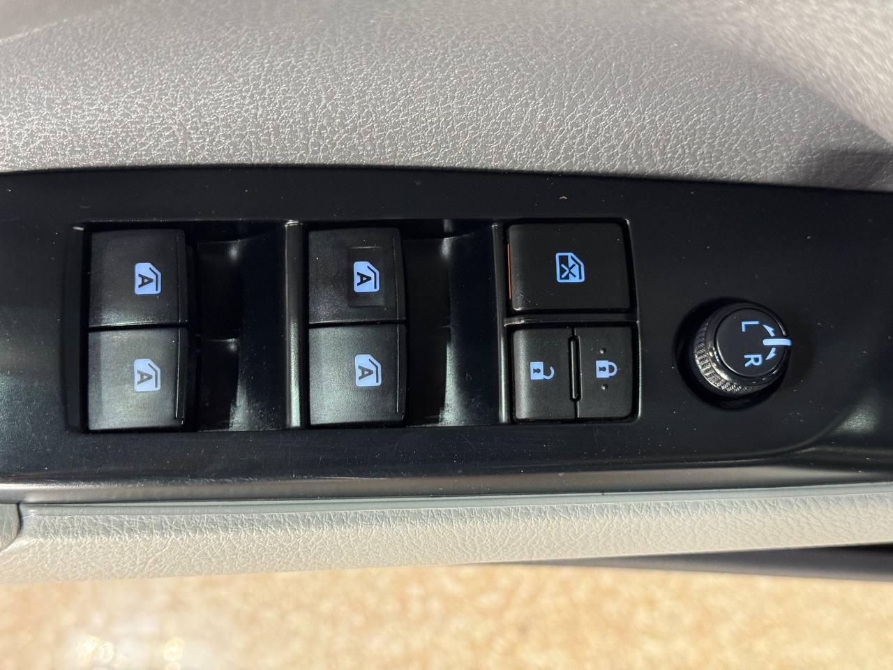 Toyota Camry LE Auto (Natl) 2018