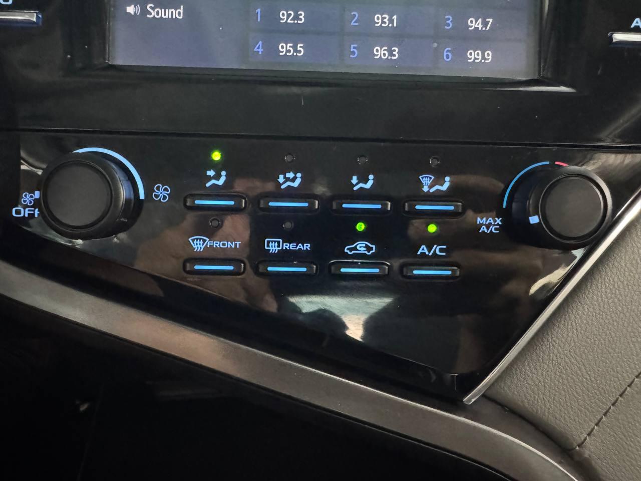 Toyota Camry LE Auto (Natl) 2018
