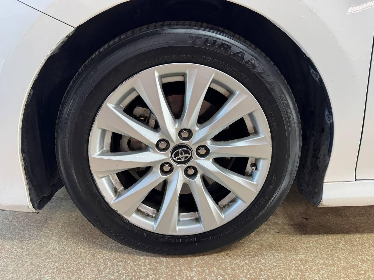 Toyota Camry LE Auto (Natl) 2018