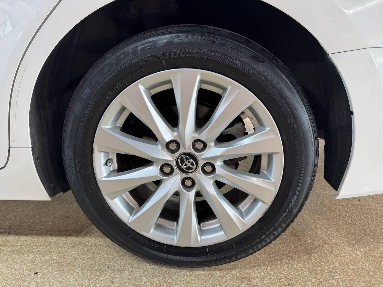 Toyota Camry LE Auto (Natl) 2018
