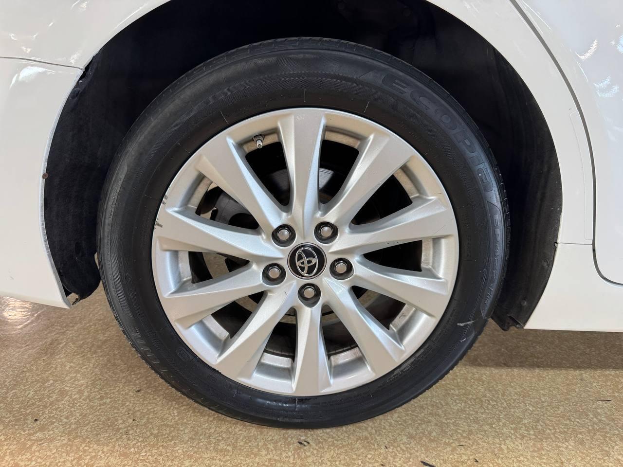 Toyota Camry LE Auto (Natl) 2018