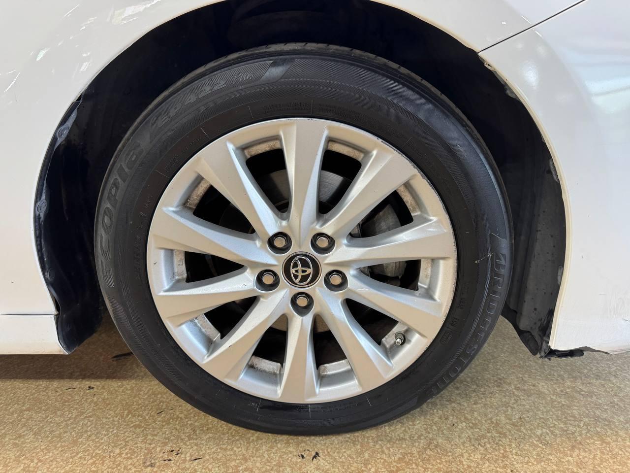Toyota Camry LE Auto (Natl) 2018