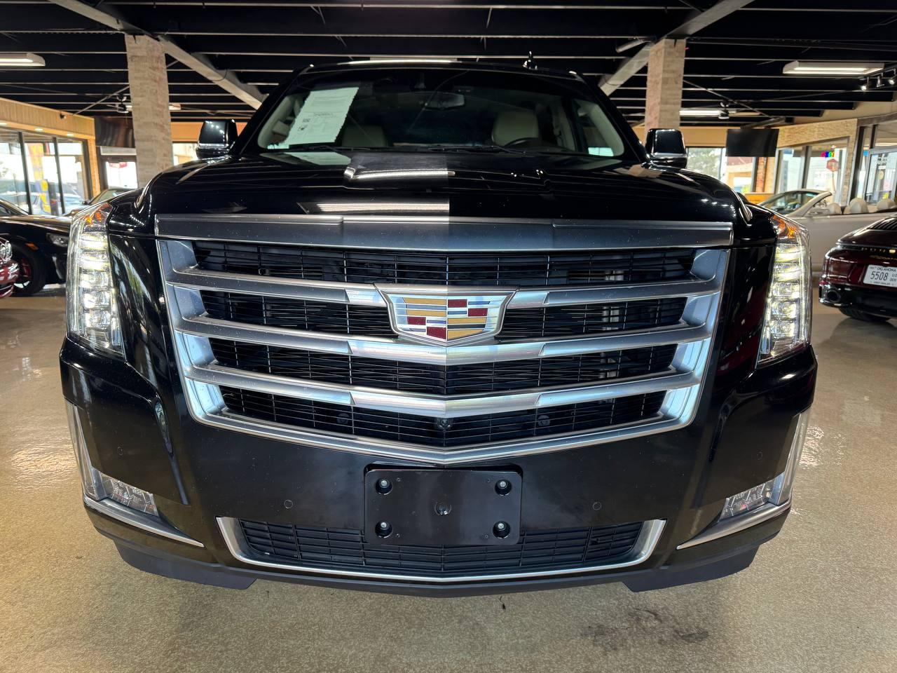 Cadillac Escalade ESV 4WD 4dr Luxury 2017