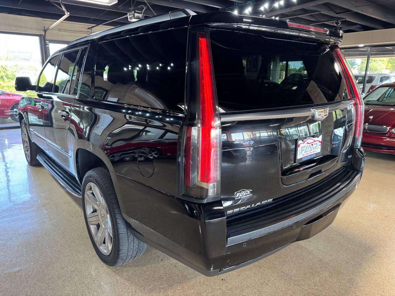 Cadillac Escalade ESV 4WD 4dr Luxury 2017