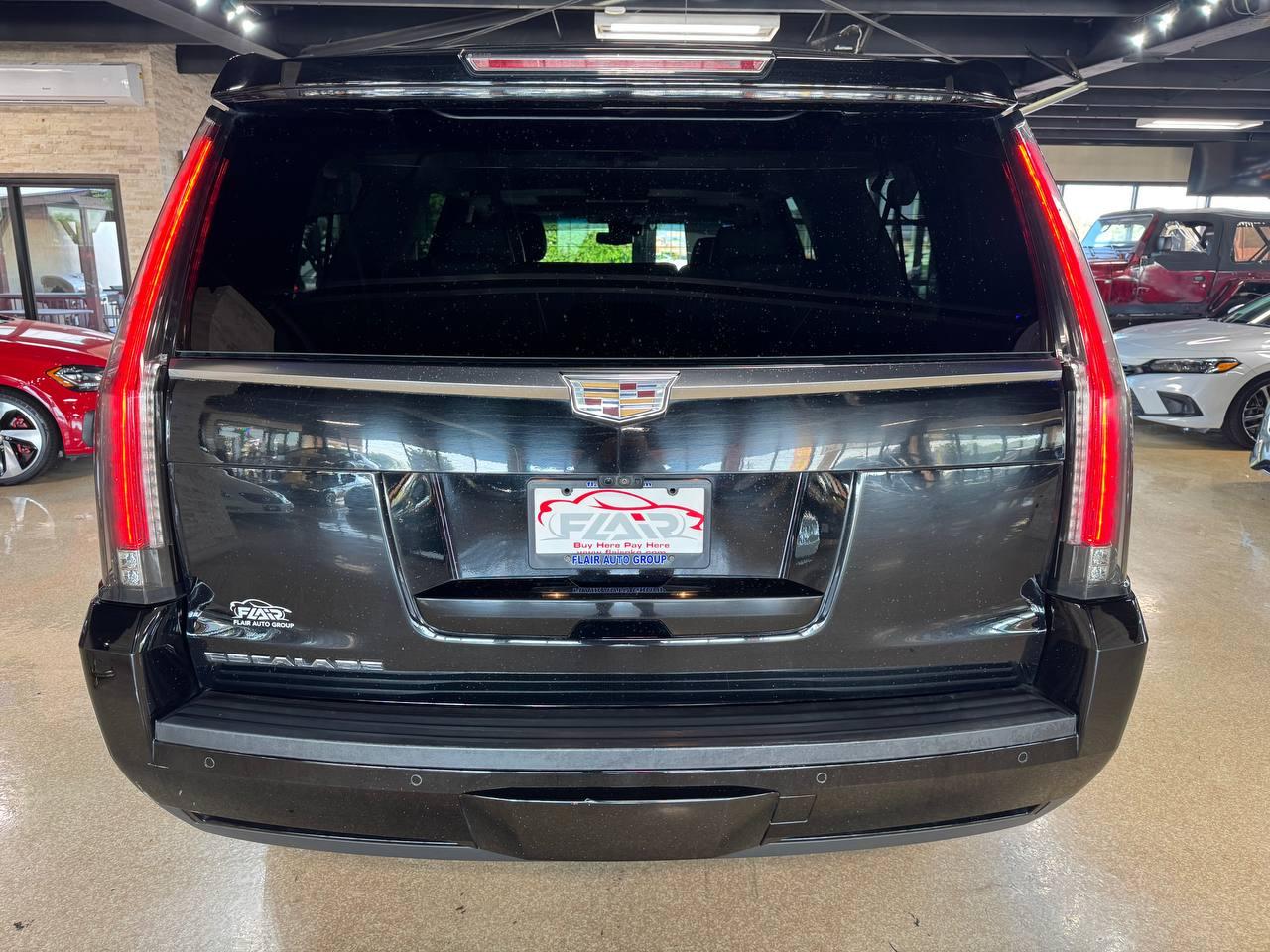 Cadillac Escalade ESV 4WD 4dr Luxury 2017