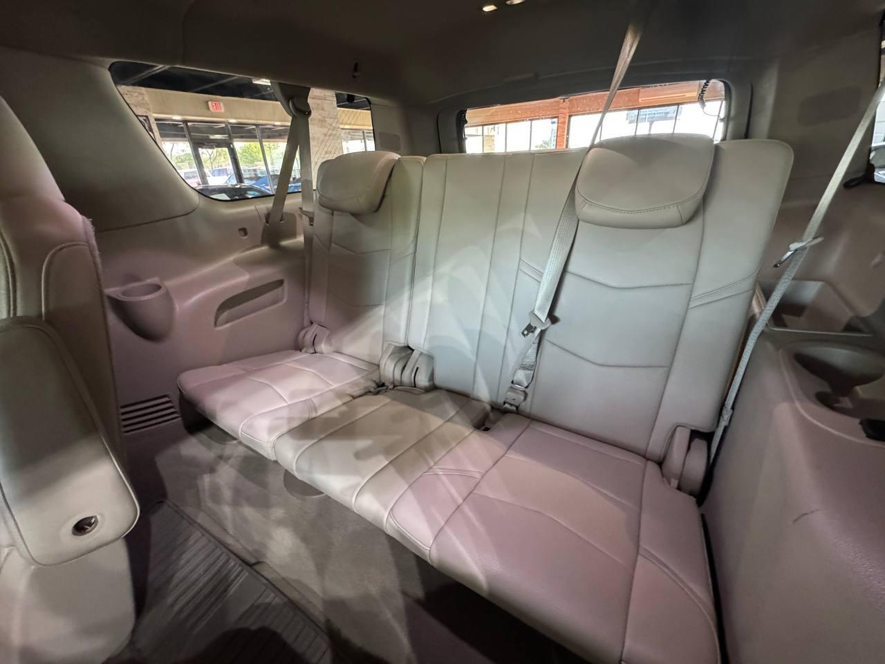 Cadillac Escalade ESV 4WD 4dr Luxury 2017