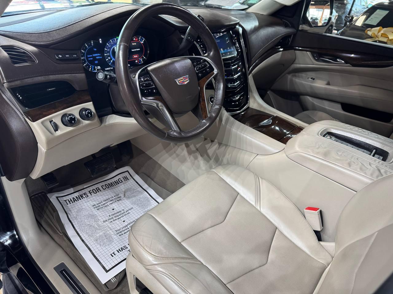 Cadillac Escalade ESV 4WD 4dr Luxury 2017