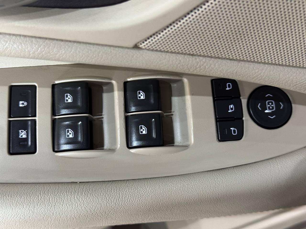 Cadillac Escalade ESV 4WD 4dr Luxury 2017
