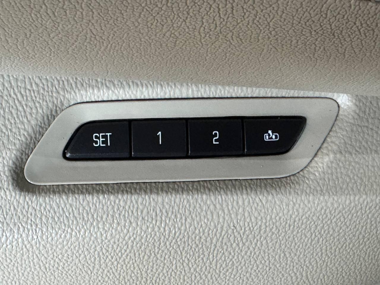 Cadillac Escalade ESV 4WD 4dr Luxury 2017