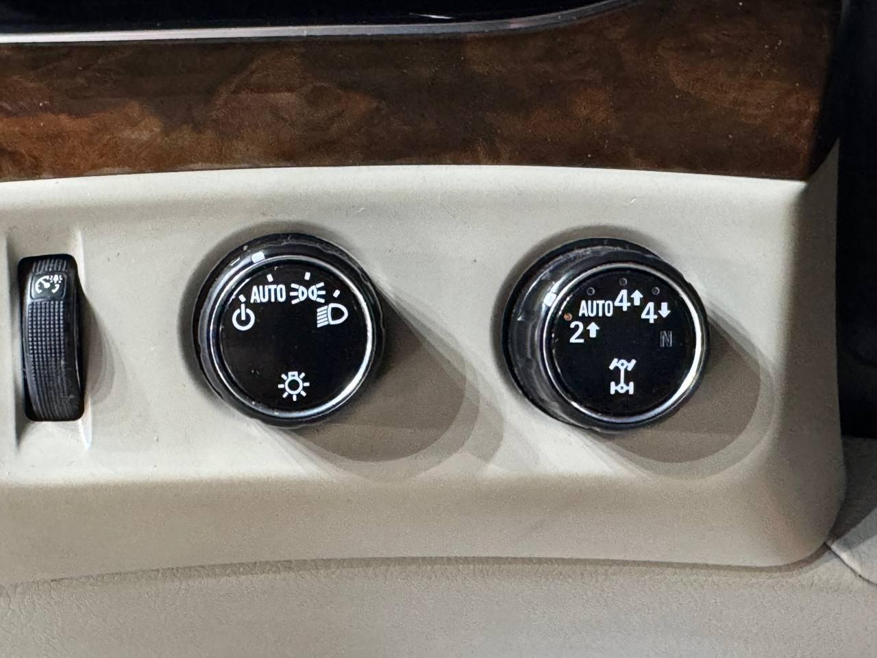 Cadillac Escalade ESV 4WD 4dr Luxury 2017