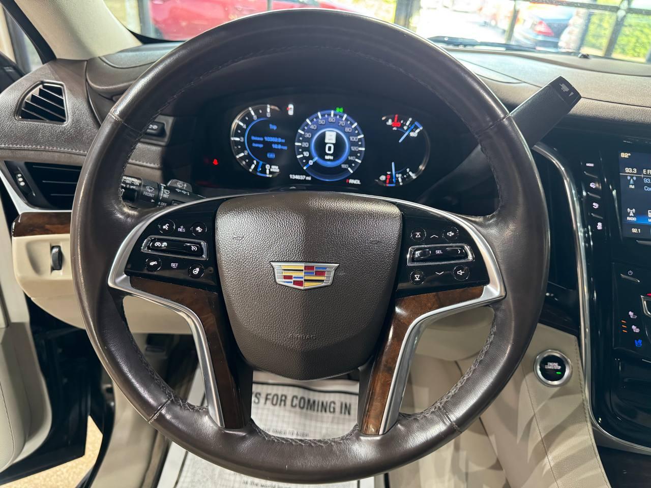 Cadillac Escalade ESV 4WD 4dr Luxury 2017