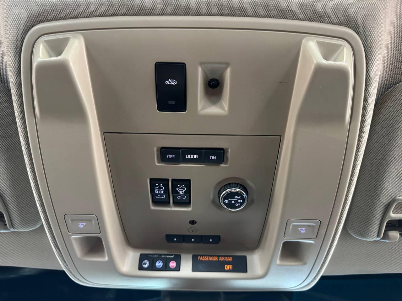 Cadillac Escalade ESV 4WD 4dr Luxury 2017