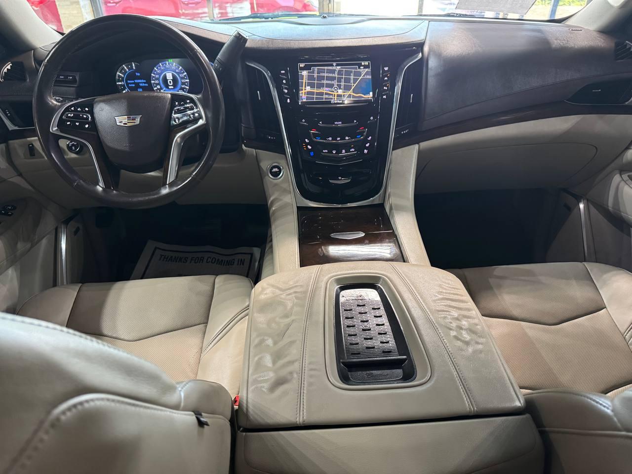 Cadillac Escalade ESV 4WD 4dr Luxury 2017