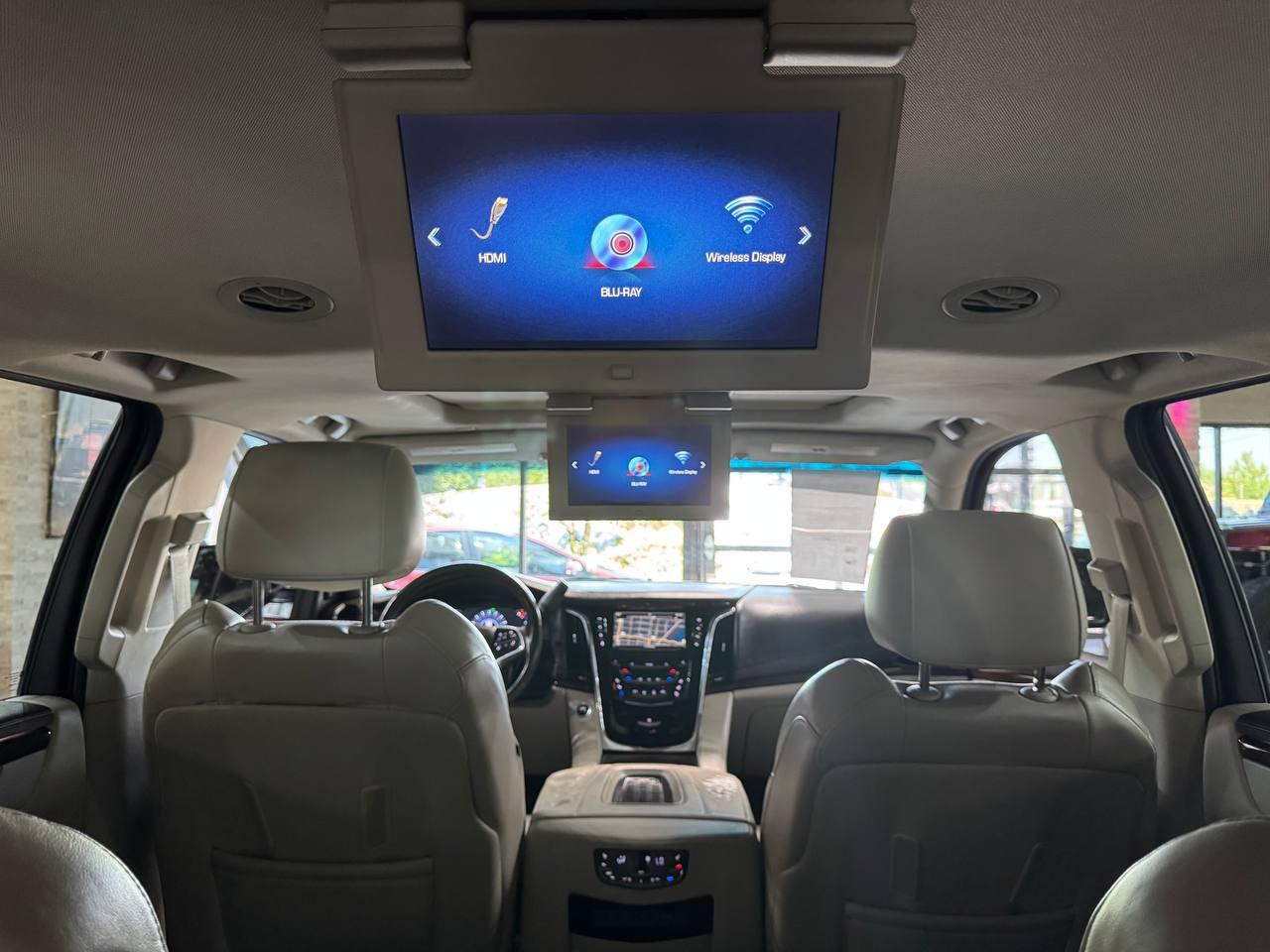 Cadillac Escalade ESV 4WD 4dr Luxury 2017