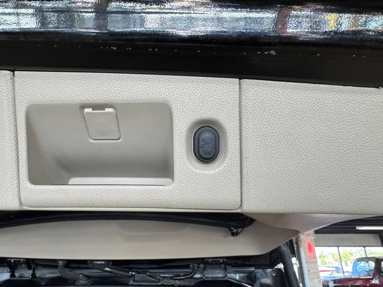 Cadillac Escalade ESV 4WD 4dr Luxury 2017