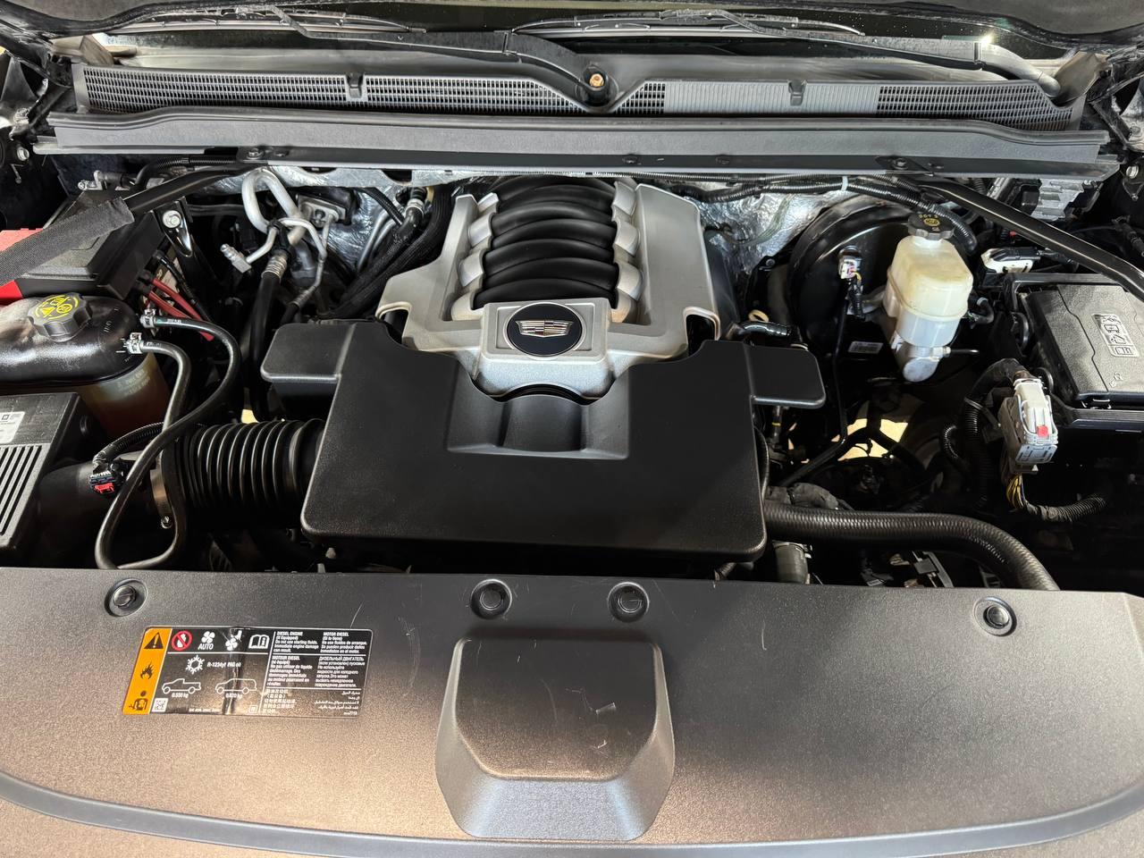 Cadillac Escalade ESV 4WD 4dr Luxury 2017