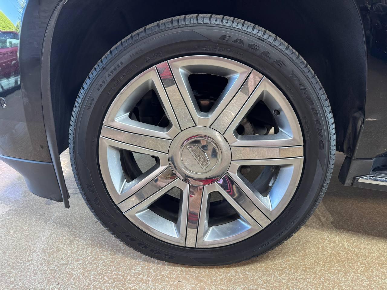 Cadillac Escalade ESV 4WD 4dr Luxury 2017