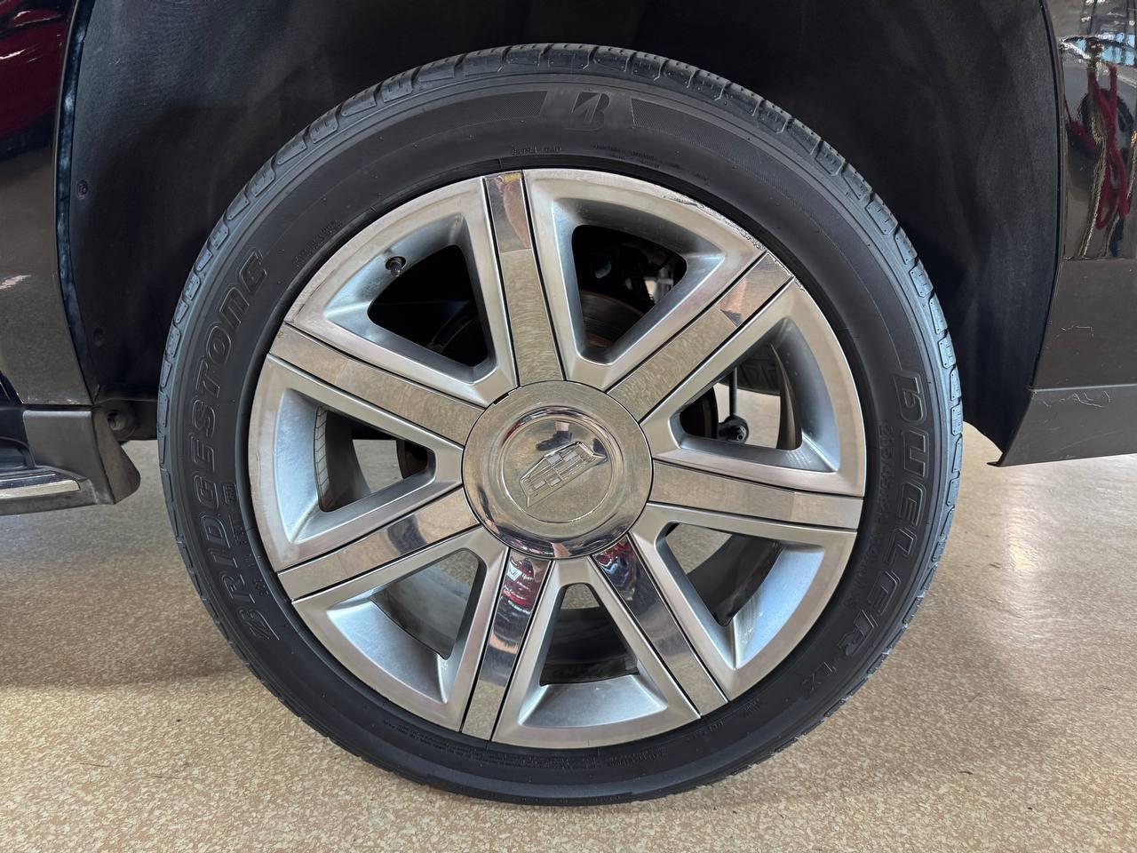 Cadillac Escalade ESV 4WD 4dr Luxury 2017