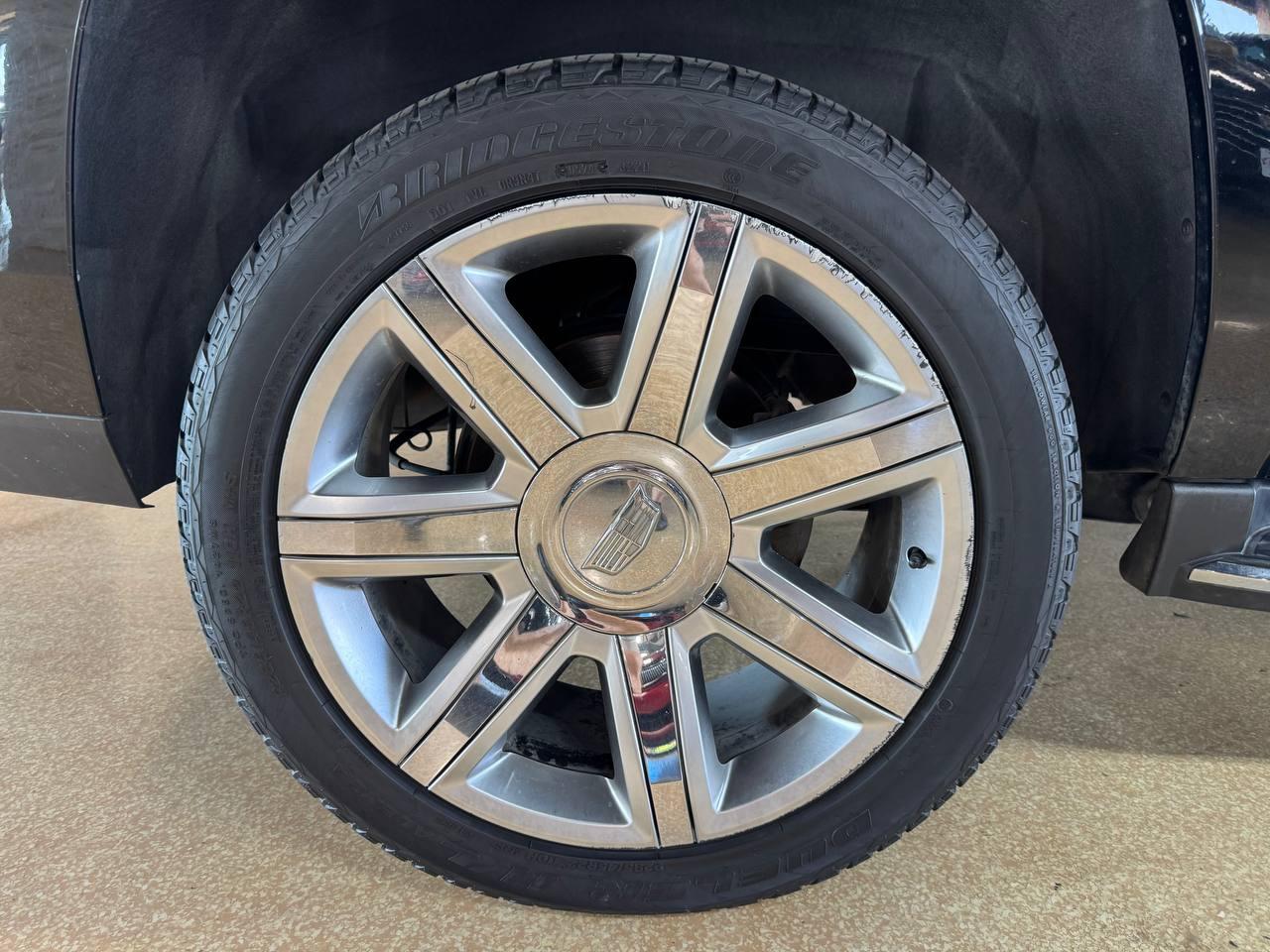 Cadillac Escalade ESV 4WD 4dr Luxury 2017