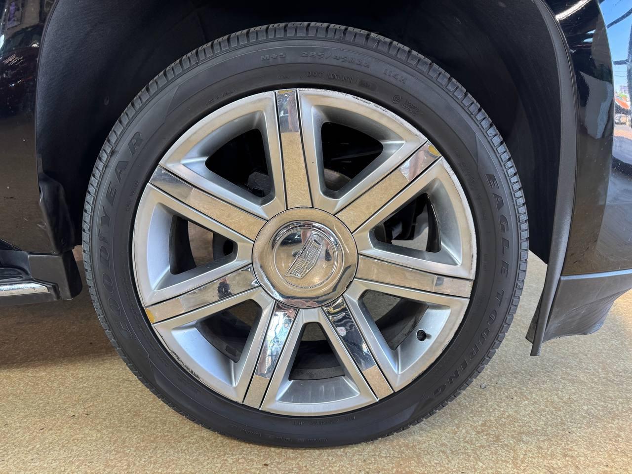 Cadillac Escalade ESV 4WD 4dr Luxury 2017